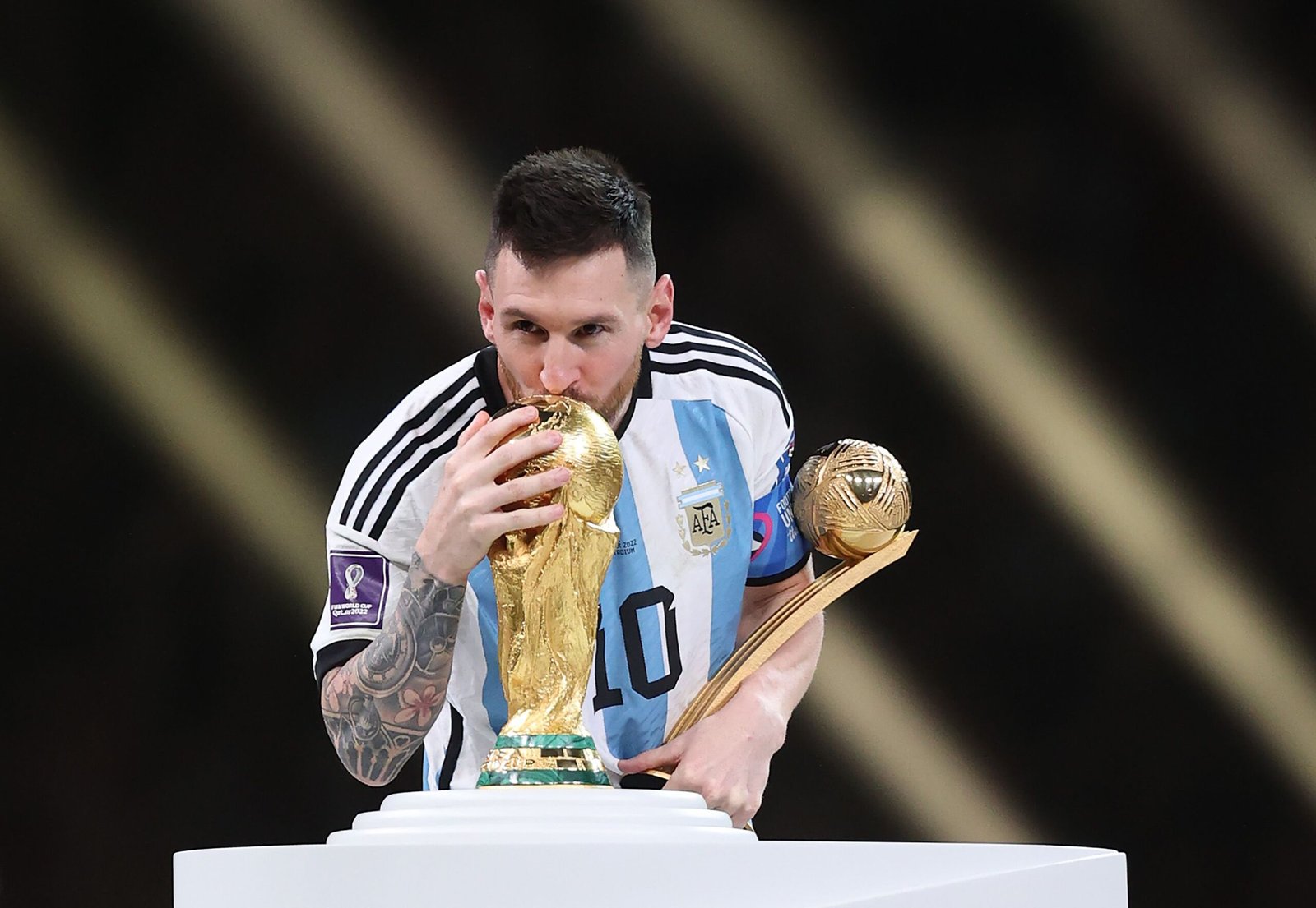 221218184732 Messi Wc Trophy