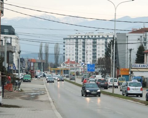 Haj:duti Shënj:estroi Shtëpitë E Mërgimtarëve Në Gjakovë: 11 Vje:dhje Për 9 Ditë