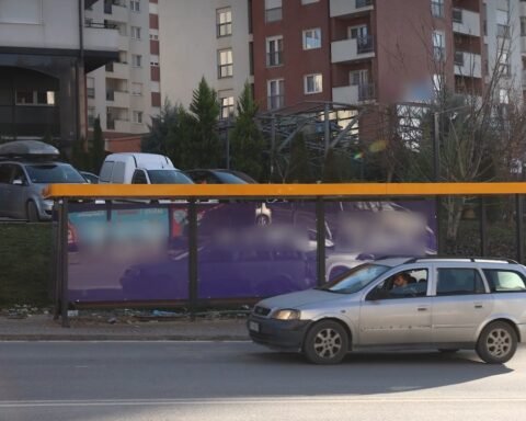 Qytetarët pa udhëtim, autobusët pa shoferë: Ping-pong politik në Prishtinë