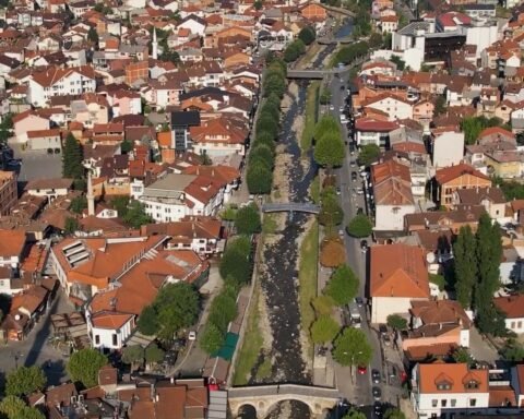 Babai Vr:et Njërën Vajzë, Tjetra Lën:dohet Rëndë Në Prizren