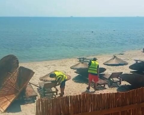Çadrat Pa Leje S’bëjnë Hije Më, Hiqen Plot Në Durrës