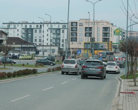 Gjakova Me Skena Si Gta: Rra:hje Masive, Një I Pla:gosur