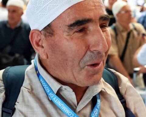 Grupi I Parë I Haxhinjve Kosovarë Kthehet Shëndoshë Në Kosovë