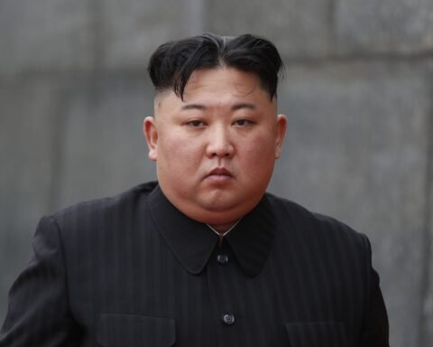 Koreja E Veriut: Ndalohen Divorcet Dhe Hot Dogët