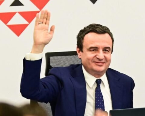 Kurti Si Thaçi, Rrit Pagat Para Zgjedhjeve! Shenjester.net