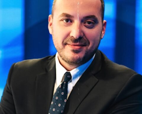 Leonard Kerquki Po I Jep Mikrofonin Dhu:nës Përmes Valon Sylës?