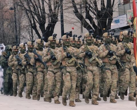 Parakalimi I Ushtrisë Së Kosovës Për 17 Vjetorin E Pavarësisë Së Kosovës!