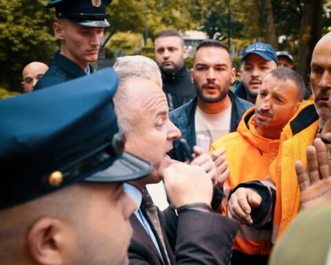 Punëtorët E “pastrimit” Në Grevë, Vazhdojnë Përplasjen Me Komunën E Prishtinës