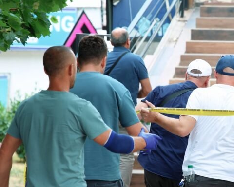 Vd:es Një 25 Vjeçar, Ra Nga Lartësia E Hotelit Grand