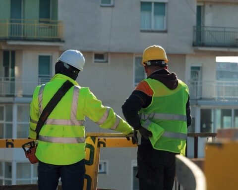 Vde:sin Dy Punëtorë, Ranë Nga Lartësia E Një Objekt Në Gjakovë