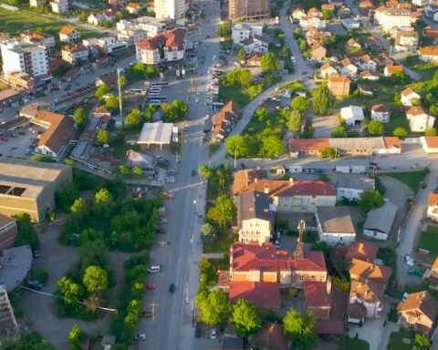 Vetëvr:asje Brenda Stacionit Policor Në Suharekë