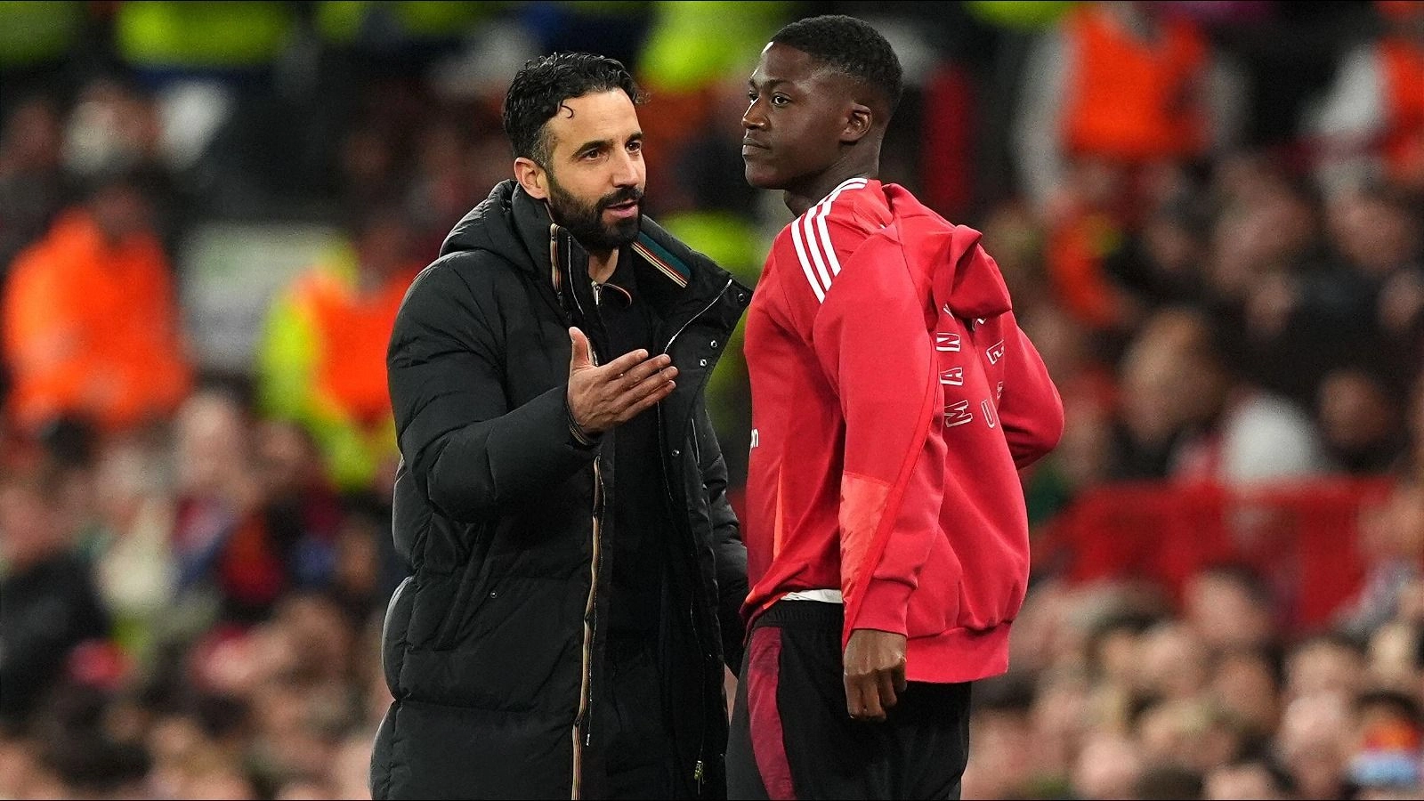 Manchester United Manager Ruben Amorim Instructs Kobbie Mainoo Drcember 202516