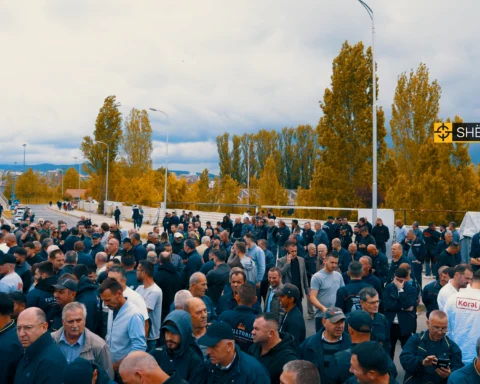 Protesta E Bizneseve Per Rrymen Elektrike Shenjester.net